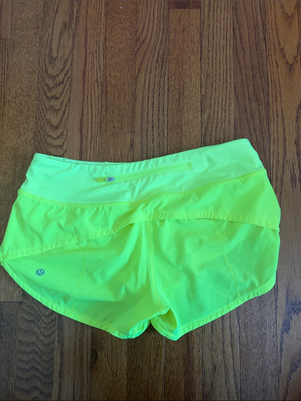Lululemon Speed Up Shorts - Picture 3 of 4